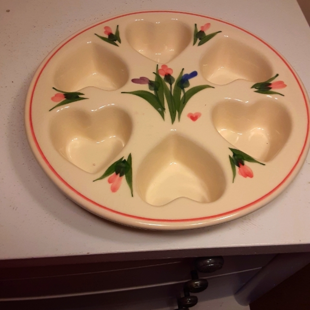 Bakeware pan . Heart shaped cups